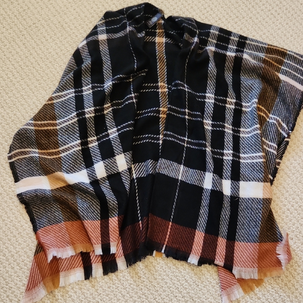 Vince Camuto Black and Tan Plaid poncho